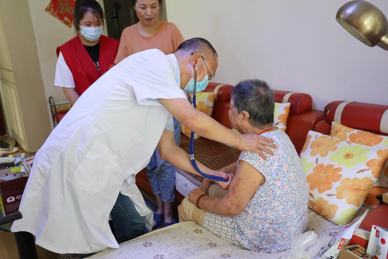 &ldquo;我为群众办实事&rdquo;健康咨询进杏花村街道金都社区